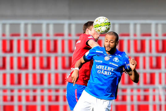 Helsingborgs Frederik Helstrup och Trelleborgs Salif Camara