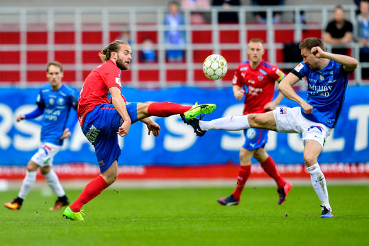 Helsingborgs Jonatan Olsson och Trelleborgs Marcus Pode