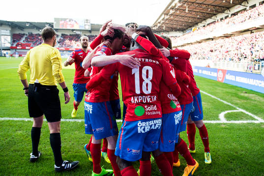 Helsingborgs spelare jublar