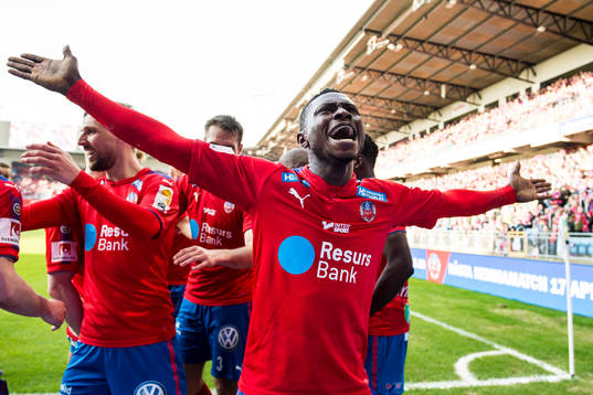 Helsingborgs Oke Akpoveta jublar