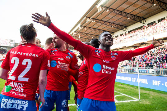 Helsingborgs Oke Akpoveta jublar