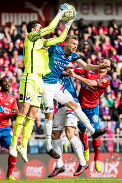 Trelleborgs målvakt Marko Johansson och Robin Andersson