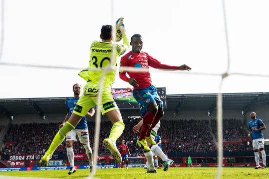 Helsingborgs Monday Samuel oroar vid Trelleborgs målvakt