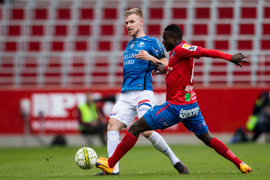 Trelleborgs Robin Andersson och Helsingborgs Oke Akpoveta