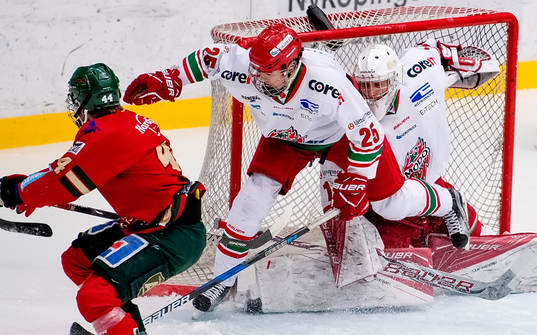 Frölundas Dennis Westergård och Modos Maximilian Popovic