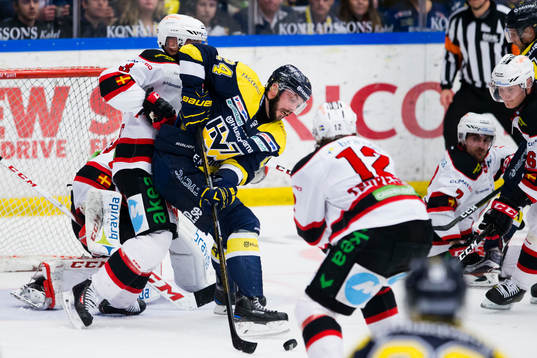 s Erik Christensen framför Malmö Redhawks mål