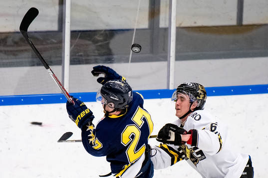 s Johan Malmborg och AIK:s Arvid Henrikson