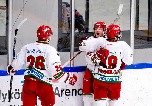 Modos William Eriksson jublar