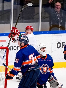 Modos William Eriksson jublar