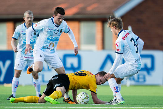 Gefles Jesper Björkman och Albin Lohikangas i kamp om