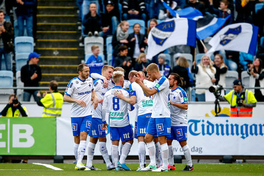 Norrköpings Sebastian Andersson jublar med lagkamrater