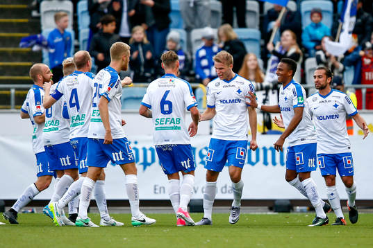 Norrköpings Sebastian Andersson jublar med lagkamrater