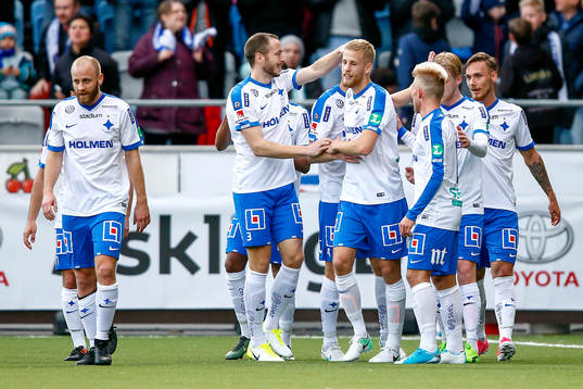 Norrköpings Filip Dagerstål jublar med lagkamrater