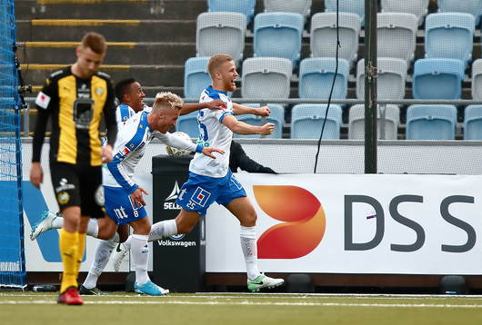 Norrköpings Filip Dagerstål jublar och Hammarbys spelare