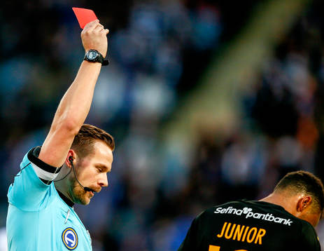 Domare Kristoffer Karlsson ger Hammarbys Serge-Junior