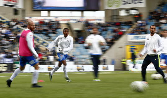 Norrköpings spelare värmer upp
