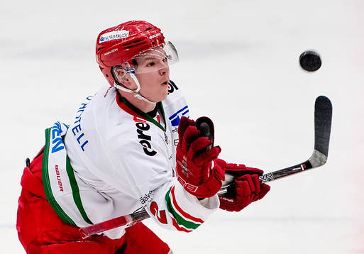 MODOs Jonathan Léman tar ner pucken