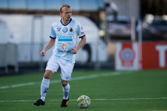 Gefles Jesper Florén med bollen