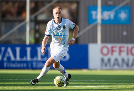 Gefles Christian Ljungberg med bollen