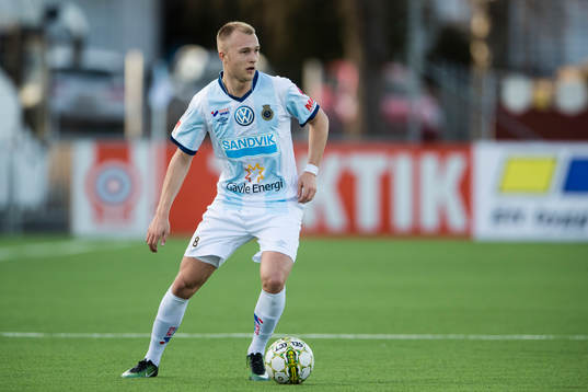 Gefles Christian Ljungberg med bollen