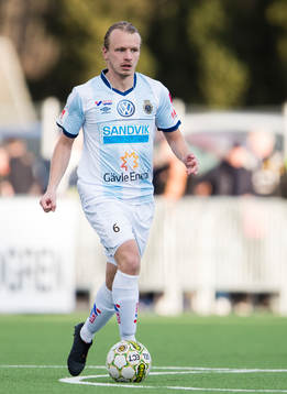Gefles Jesper Florén med bollen