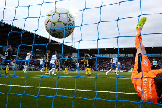 Hammarbys målvakt Ögmundur Kristinsson har precis släppt