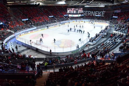 Frölundas och Brynäs spelare värmer upp i Scandinavium