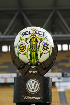 Superettans matchboll innan fotbollsmatchen i Superettan