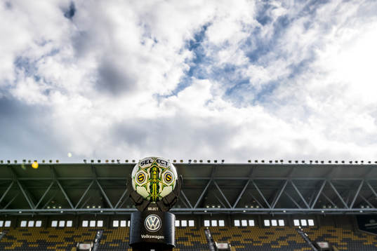 Superettans matchboll innan fotbollsmatchen i Superettan