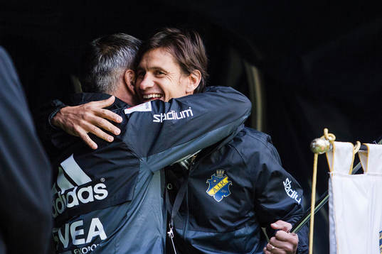 s tidigare spelare Ivan Obolo kramar om assisterande