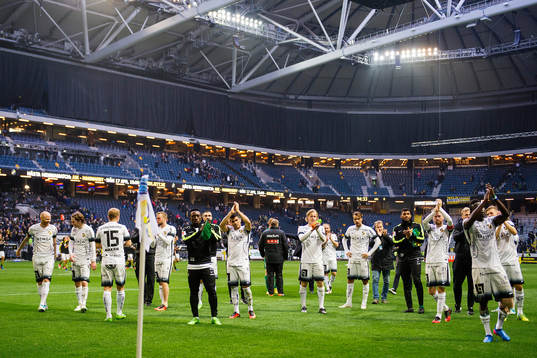 Häckens spelare tackar publiken