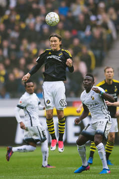 s Kristoffer Olsson och Häckens Alhassan Kamara