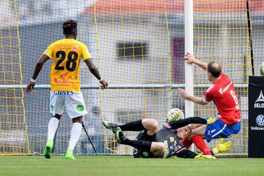 Östers Mario Vasilj gör 0-1