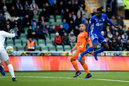 Sundsvalls Peter Wilson gör 1-1 på nick