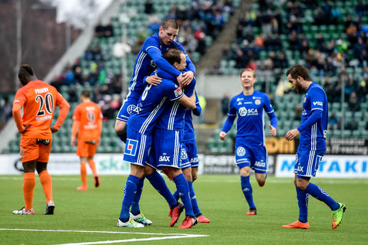 Sundsvalls Lars Krogh Gerson jublar meed Kristinn Freyr