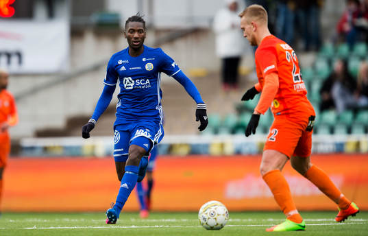 Sundsvalls Peter Wilson och AFC Eskilstunas Alexander Michel