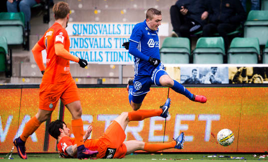 AFC Eskilstunas Thomas Piermayr och Sundsvalls Dennis Olsson