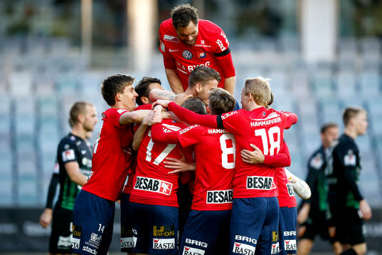 Örgrytes Johan Hammar jublar med lagkamrater