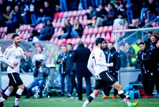 Örebros Ferhad Ayaz gör 1-0 och jublar