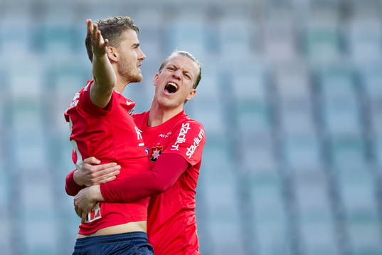 Örgrytes Johan Hammar jublar ihop med Sebastian Carlsén
