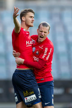 Örgrytes Johan Hammar jublar ihop med Sebastian Carlsén