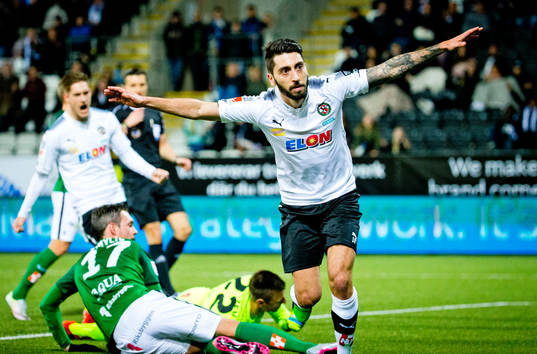 Örebros Nahir Besara gör 2-1 och jublar och Jönköpings