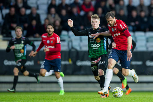 Örgrytes Johan Elmander före Varbergs Anton Liljenbäck