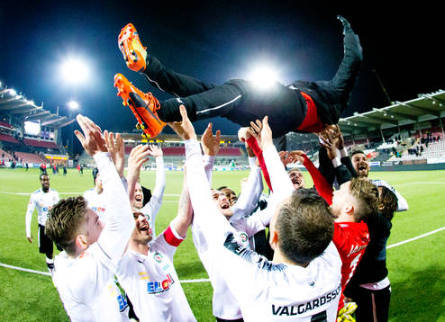 Örebrospelarna hissar fystränaren Jimmy Högberg som ska