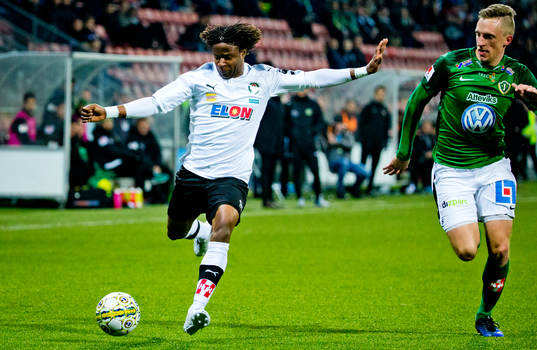 Örebros Kennedy Igboananike och Jönköpings Joakim