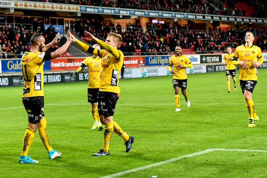 Elfsborgs Issam Jebali jublar med Per Frick