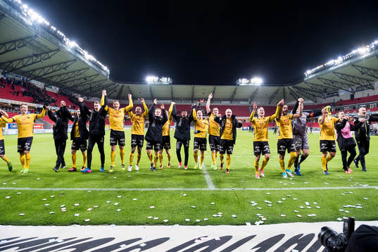 Elfsborgs spelare tackar supportrarna