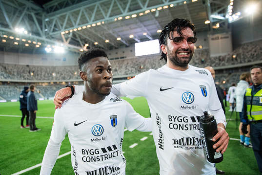Sirius Kingsley Kofi Sarfo och Alexander Nilsson jublar