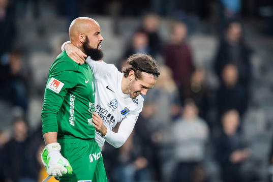 Sirius Johan Eiswohld  och målvakt Joshua Wicks  jublar
