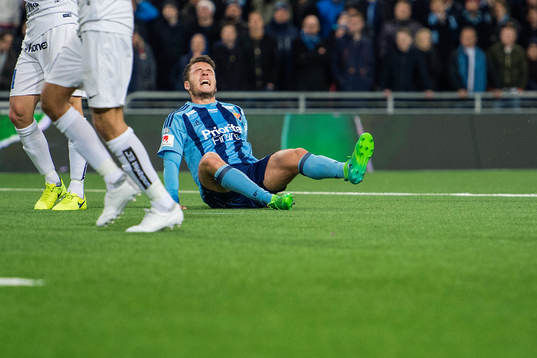 Djurgårdens Kerim Mrabti  får ont
